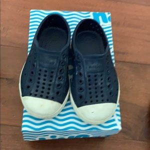 Natives size 6c- navy Jeffersons
